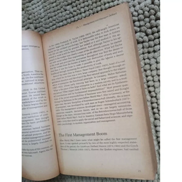 Preloved AN INTRODUCTORY VIEW OF MANAGEMENT peter f drucker