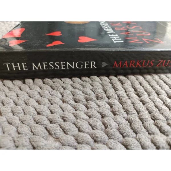 I Am the Messenger by Markus Zusak Preloved Young Adult Fiction Mystery Contemporary
